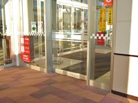 Medium_02　建物出入口